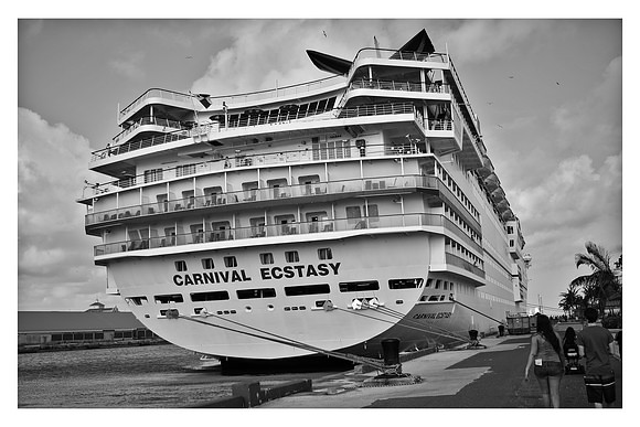 ECSTASY NASSAU BERTH